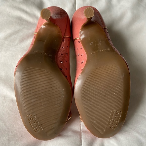 GUESS pink round toe heels with bows - Picture 7 of 8